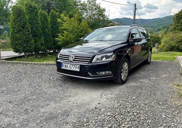 Volkswagen Passat cena 36900 przebieg: 240000, rok produkcji 2013 z Andrychów małe 92